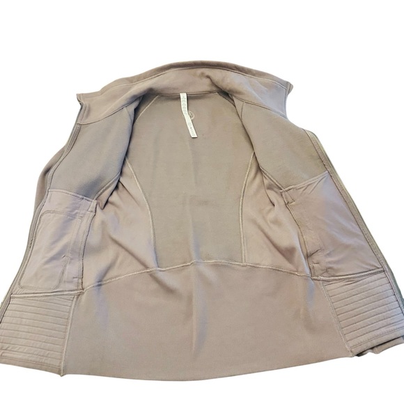 Lululemon Zip Up Radiant II Jacket Violet Verbena Womens M NWT EXPIRED COLOR! - Picture 7 of 12